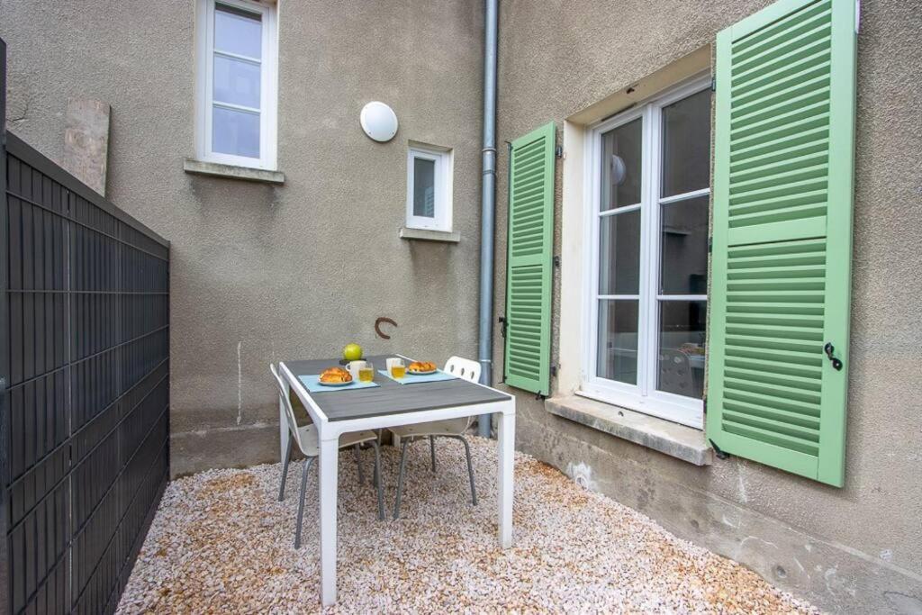 Appartement Avec Terrasse Et Parking, A Meaux Luaran gambar