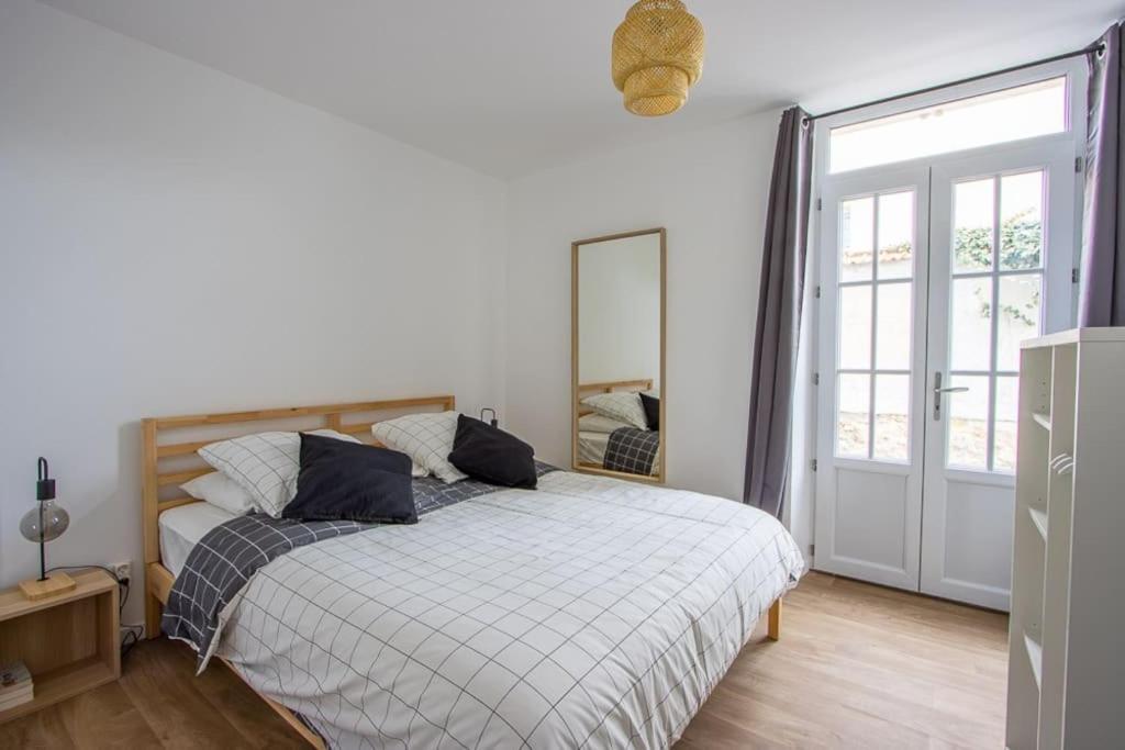 Appartement Avec Terrasse Et Parking, A Meaux Luaran gambar